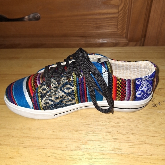 Inkkas Colorful Incan Patterned unisex Sneakers in a women's 5 or men's 3. - Picture 8 of 11